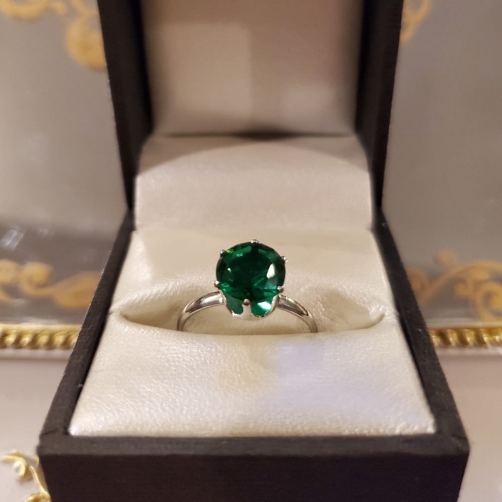 1.2 Carat AAA zirconia emerald birthstone ring